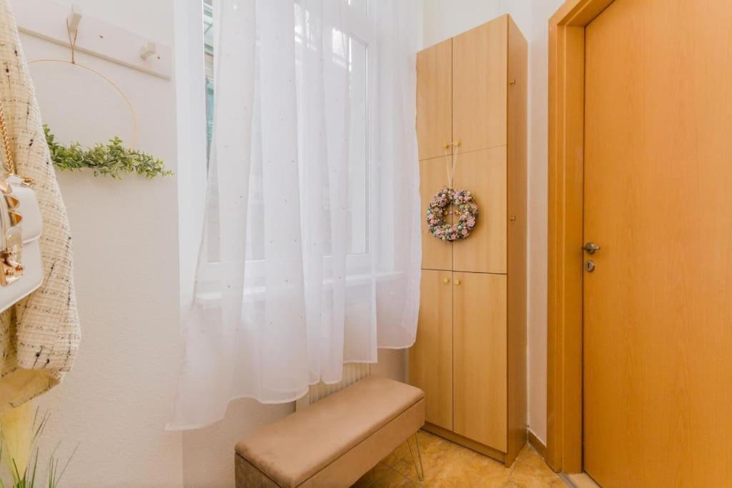 Trendy 2 Room Flat, Next To Corvin Mall Free Huge Garage! Ac,Dishwasher,Washmachine, Smart Tv Budapest Eksteriør bilde