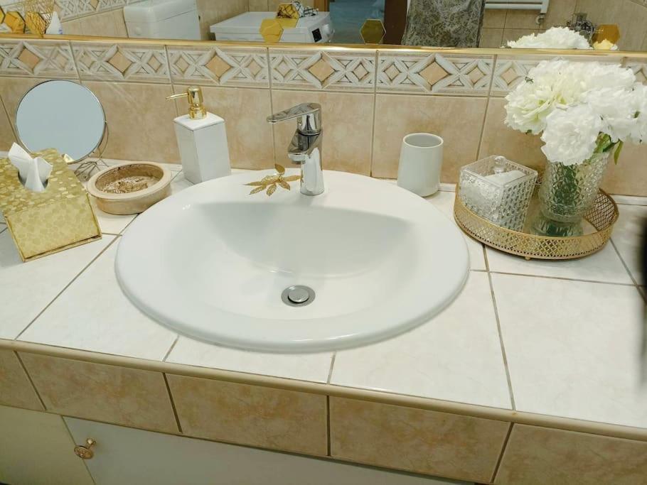 Trendy 2 Room Flat, Next To Corvin Mall Free Huge Garage! Ac,Dishwasher,Washmachine, Smart Tv Budapest Eksteriør bilde