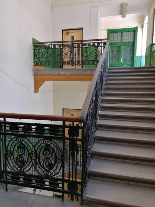 Trendy 2 Room Flat, Next To Corvin Mall Free Huge Garage! Ac,Dishwasher,Washmachine, Smart Tv Budapest Eksteriør bilde