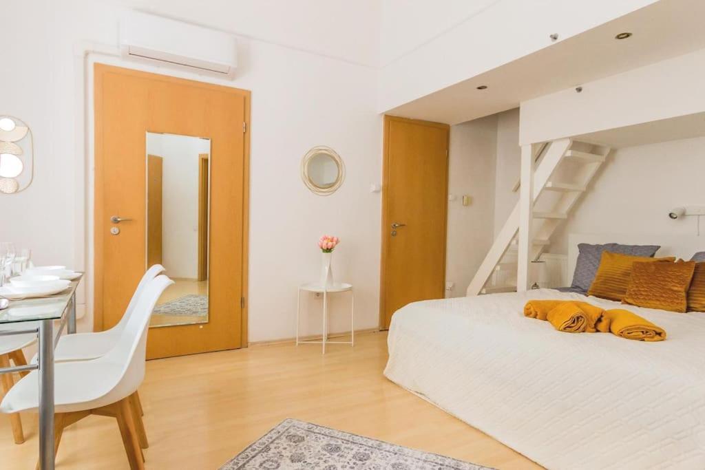 Trendy 2 Room Flat, Next To Corvin Mall Free Huge Garage! Ac,Dishwasher,Washmachine, Smart Tv Budapest Eksteriør bilde