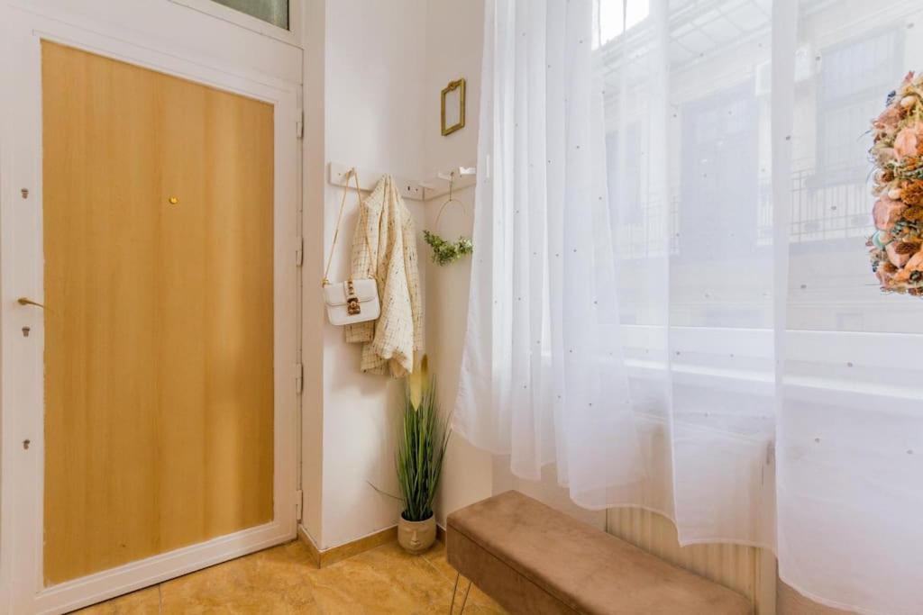 Trendy 2 Room Flat, Next To Corvin Mall Free Huge Garage! Ac,Dishwasher,Washmachine, Smart Tv Budapest Eksteriør bilde