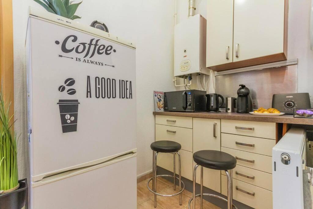 Trendy 2 Room Flat, Next To Corvin Mall Free Huge Garage! Ac,Dishwasher,Washmachine, Smart Tv Budapest Eksteriør bilde