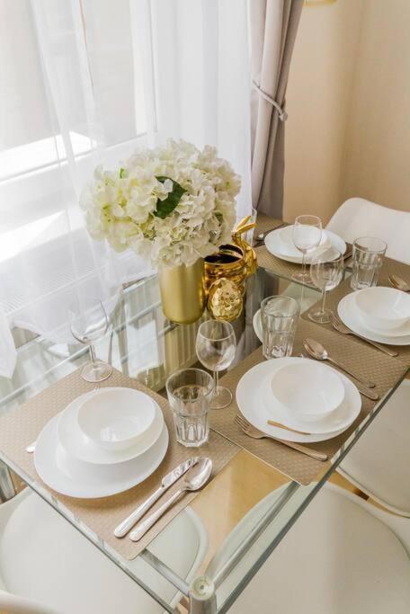 Trendy 2 Room Flat, Next To Corvin Mall Free Huge Garage! Ac,Dishwasher,Washmachine, Smart Tv Budapest Eksteriør bilde