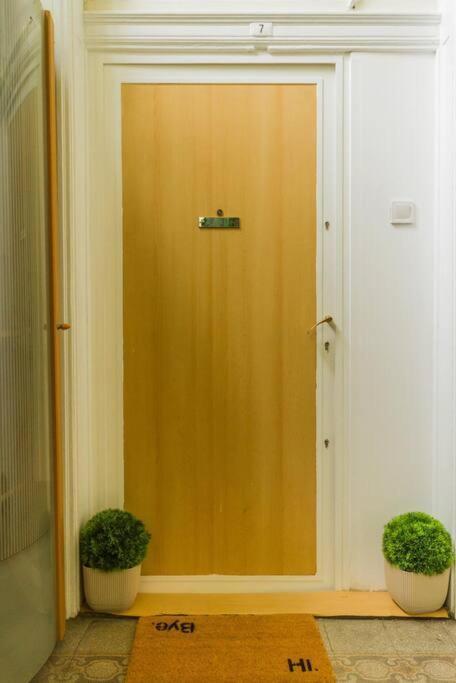 Trendy 2 Room Flat, Next To Corvin Mall Free Huge Garage! Ac,Dishwasher,Washmachine, Smart Tv Budapest Eksteriør bilde