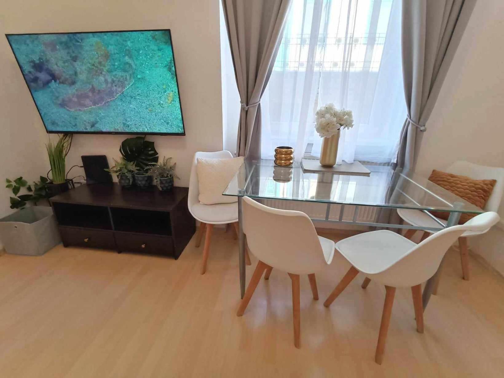 Trendy 2 Room Flat, Next To Corvin Mall Free Huge Garage! Ac,Dishwasher,Washmachine, Smart Tv Budapest Eksteriør bilde