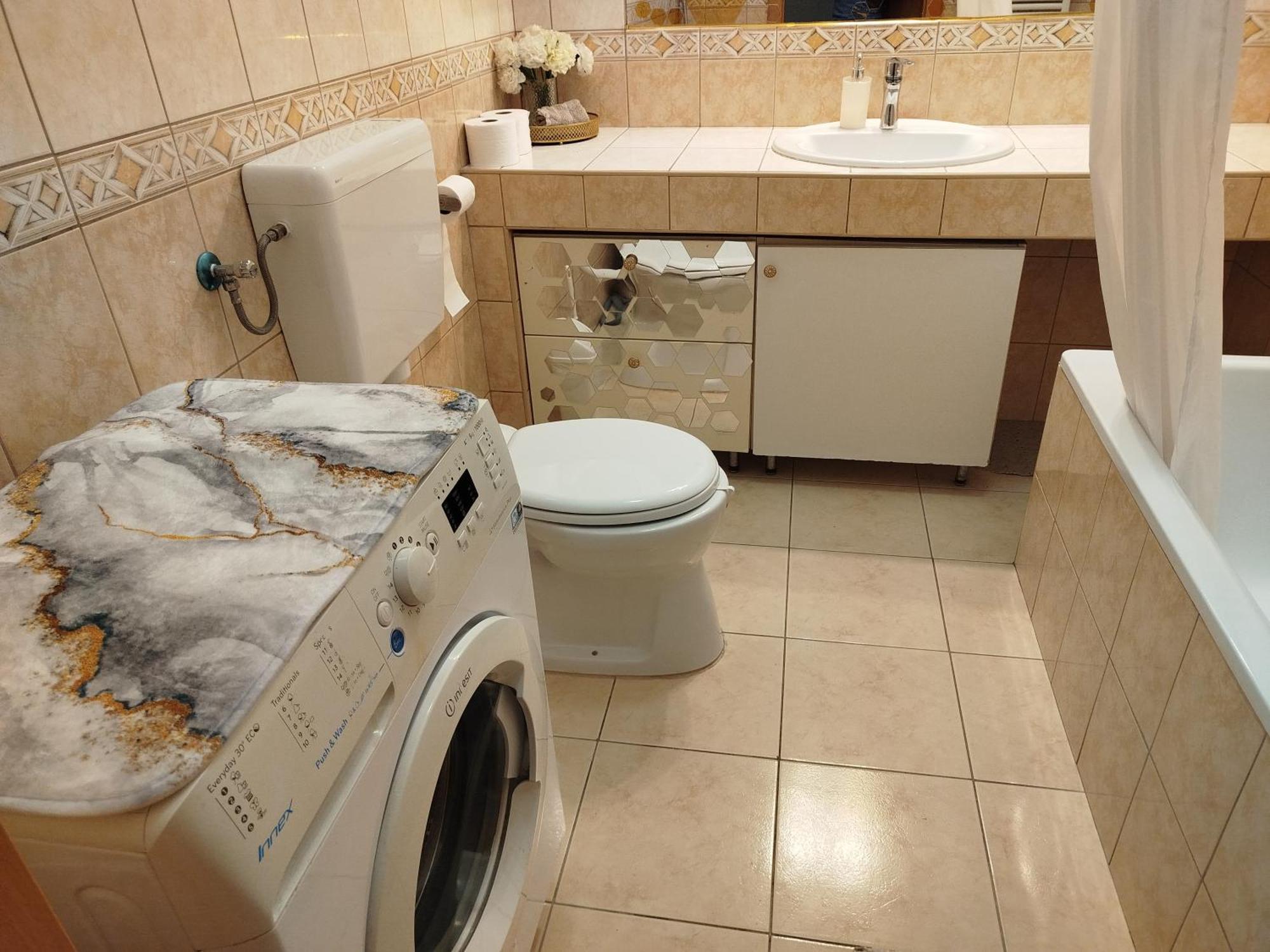 Trendy 2 Room Flat, Next To Corvin Mall Free Huge Garage! Ac,Dishwasher,Washmachine, Smart Tv Budapest Eksteriør bilde